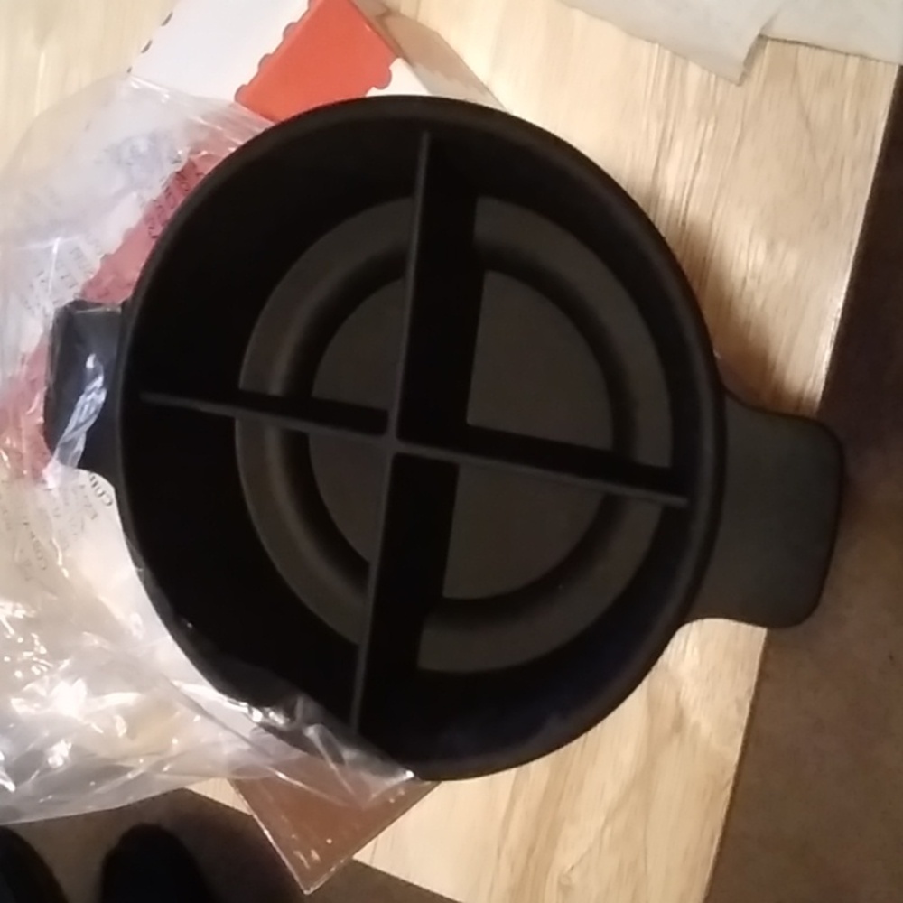 NIB velata segmented silicone dish